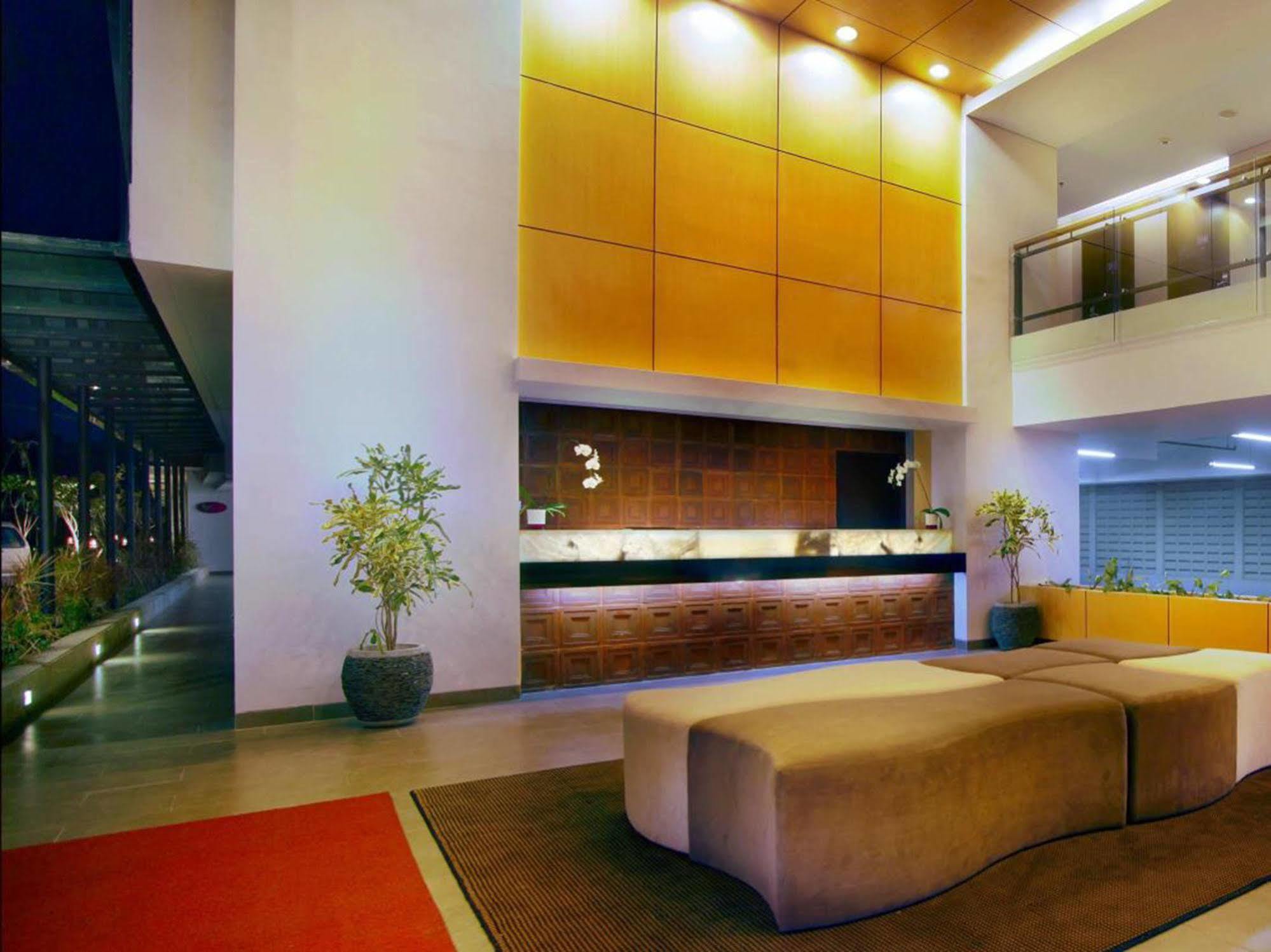 Quest Hotel Kuta By Aston Exteriér fotografie