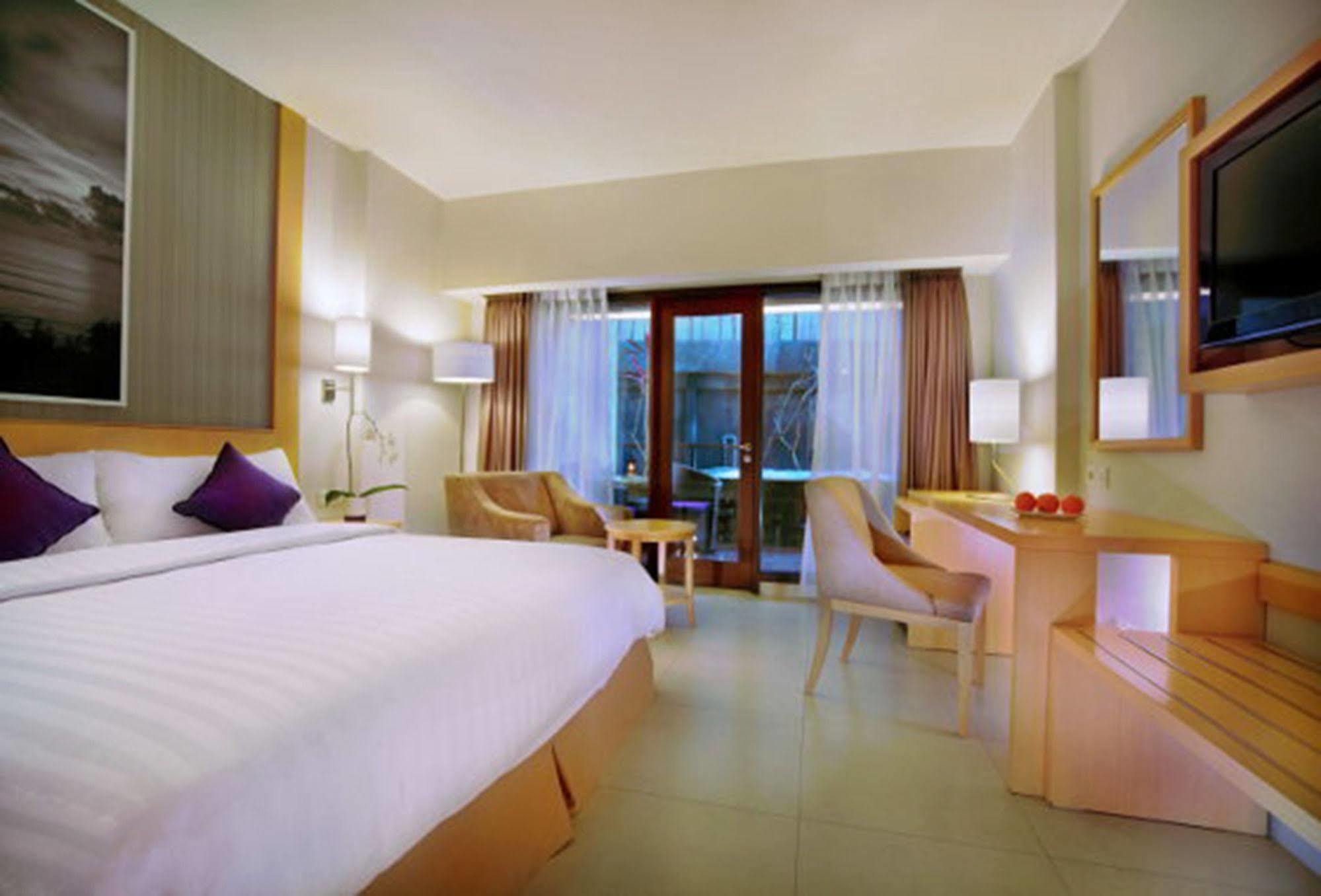 Quest Hotel Kuta By Aston Exteriér fotografie